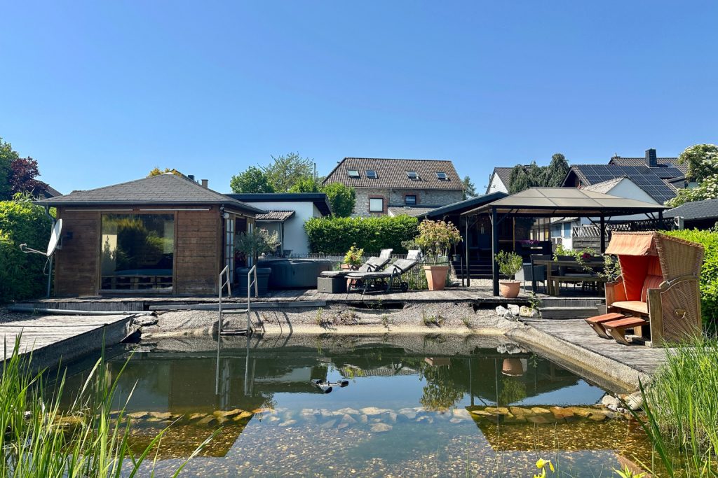 Immobilienangebot - Aachen - Alle - Historisches Anwesen mit Pferdeställen, Outdoor-Küche & Schwimmteich