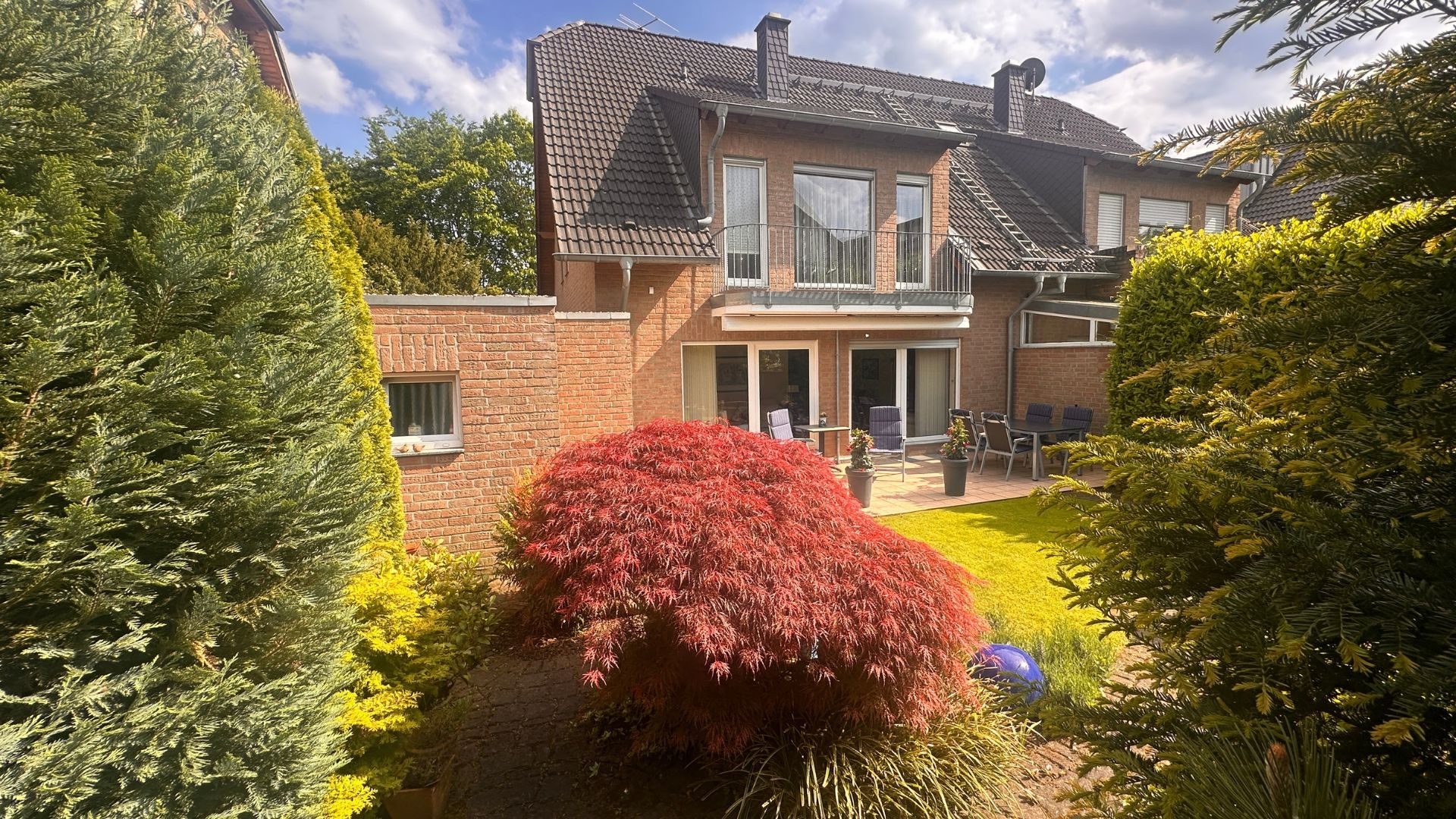 Immobilienangebot - Bergheim-Glessen - Alle - Familientraum in Spielstraße  -  Raumwunder mit Wellnessbereich