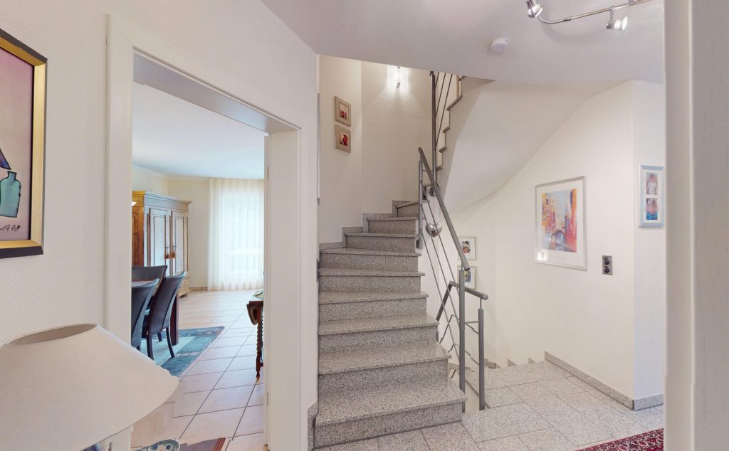 Immobilienangebot - Bergheim-Glessen - Alle - Familientraum in Spielstraße  -  Raumwunder mit Wellnessbereich