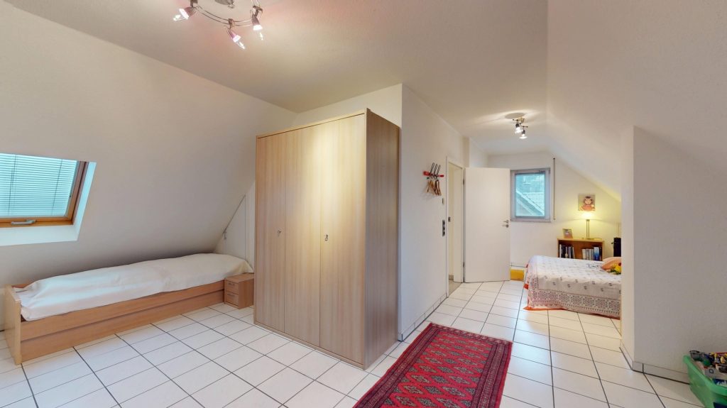 Immobilienangebot - Bergheim-Glessen - Alle - Familientraum in Spielstraße  -  Raumwunder mit Wellnessbereich