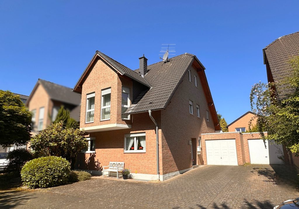 Immobilienangebot - Bergheim-Glessen - Alle - Familientraum in Spielstraße  -  Raumwunder mit Wellnessbereich