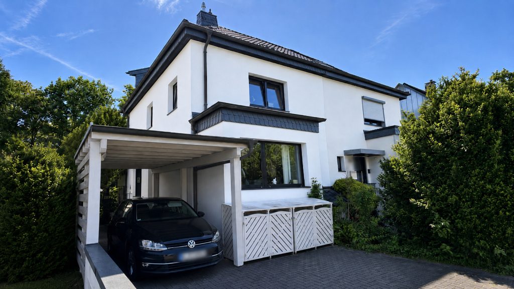 Immobilienangebot - Köln - Alle - Teilsanierte Doppelhaushälfte  -  Modernes Wohnkonzept  -  Kamin