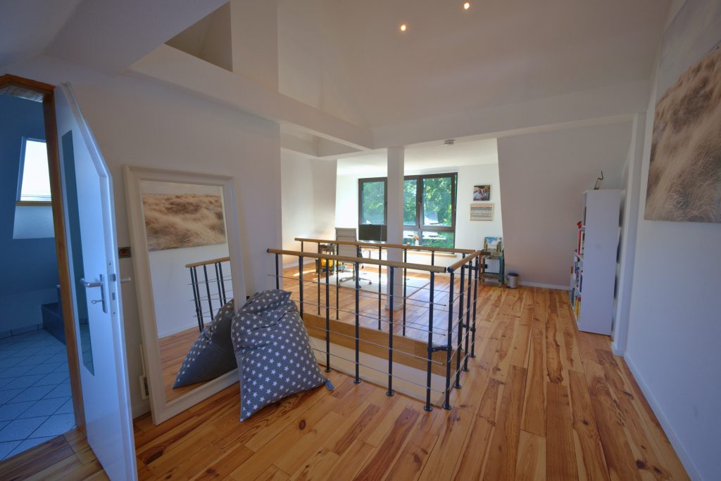 Immobilienangebot - Köln - Alle - Teilsanierte Doppelhaushälfte  -  Modernes Wohnkonzept  -  Kamin