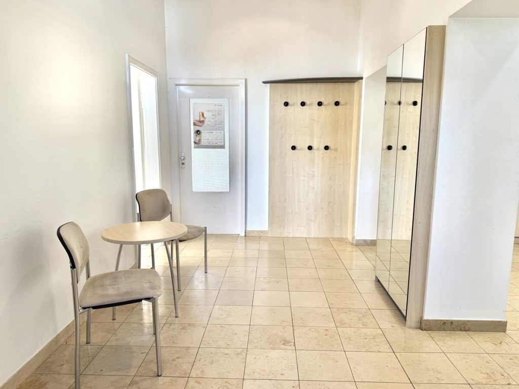Immobilienangebot - Nideggen - Alle - Altes Schulgebäude  -  Gewerbeeinheit und 2 Wohneinheiten