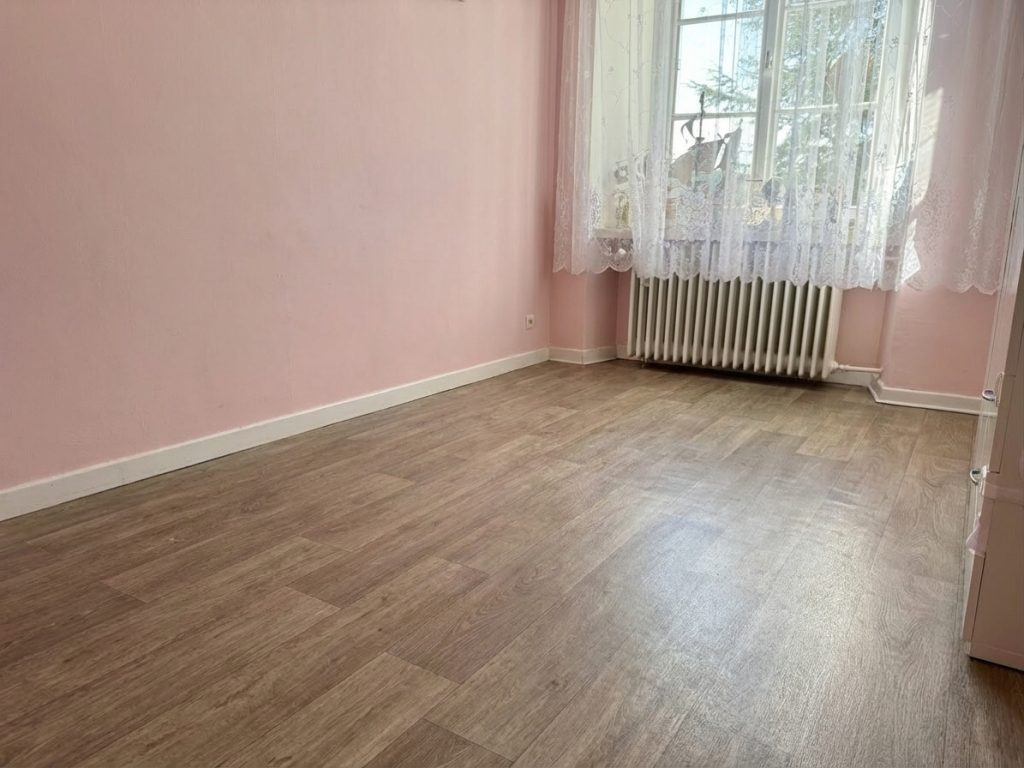 Immobilienangebot - Nideggen - Alle - Altes Schulgebäude  -  Gewerbeeinheit und 2 Wohneinheiten