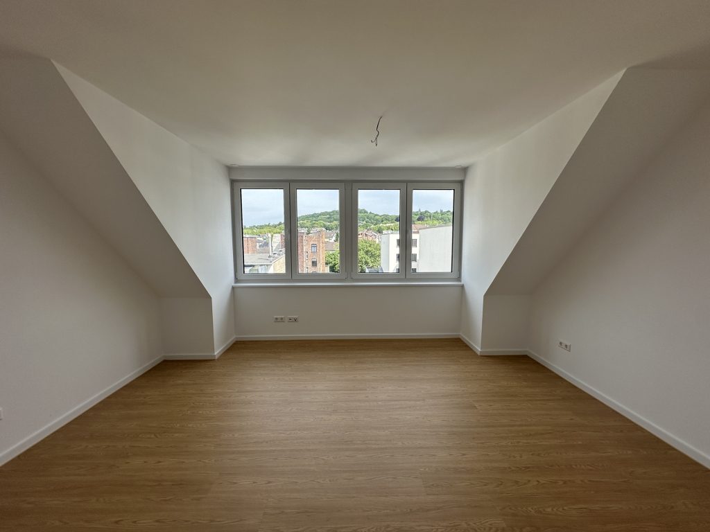 Immobilienangebot - Aachen / Mitte - Alle - 4 Zimmer  -  Küche inklusive  -  zentrale Lage