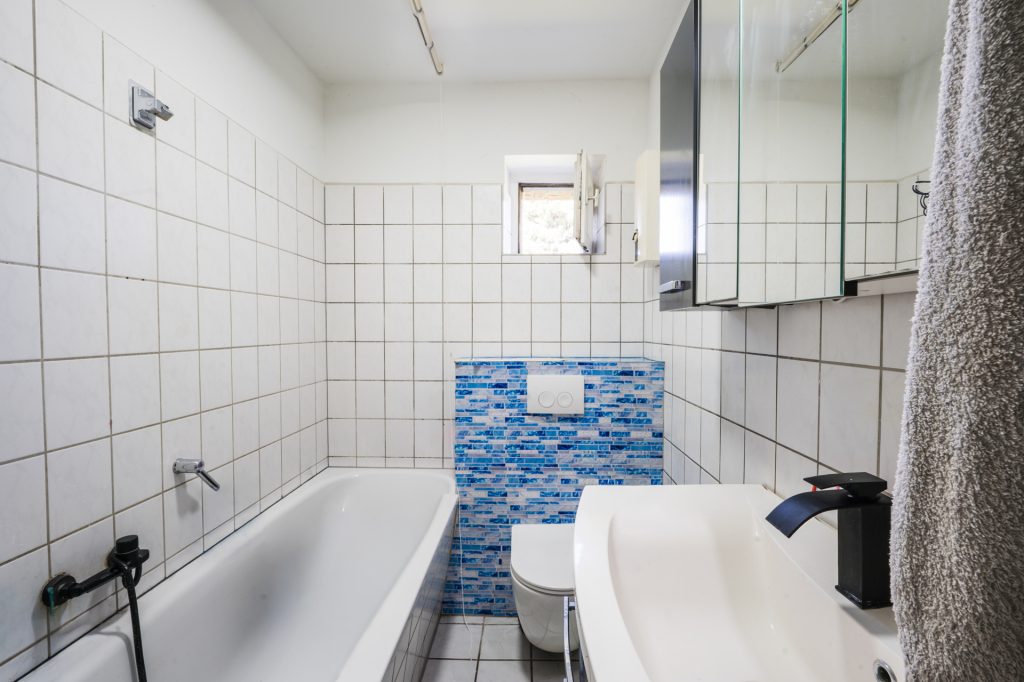 Immobilienangebot - Bergheim - Alle - Modernisierte Doppelhaushälfte mit Garage und großem Grundstück