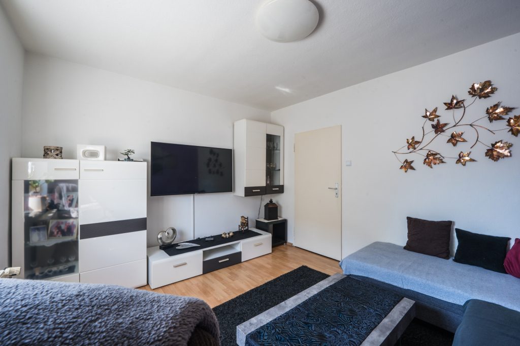 Immobilienangebot - Bergheim - Alle - Modernisierte Doppelhaushälfte mit Garage und großem Grundstück