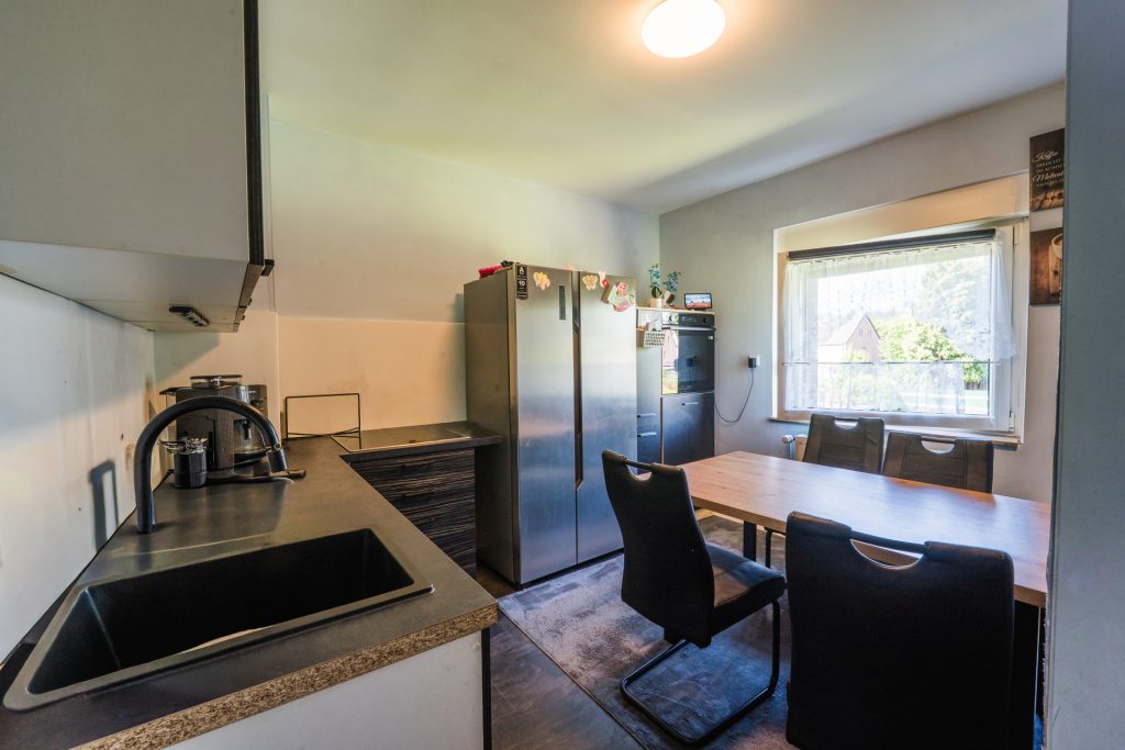 Immobilienangebot - Bergheim - Alle - Modernisierte Doppelhaushälfte mit Garage und großem Grundstück