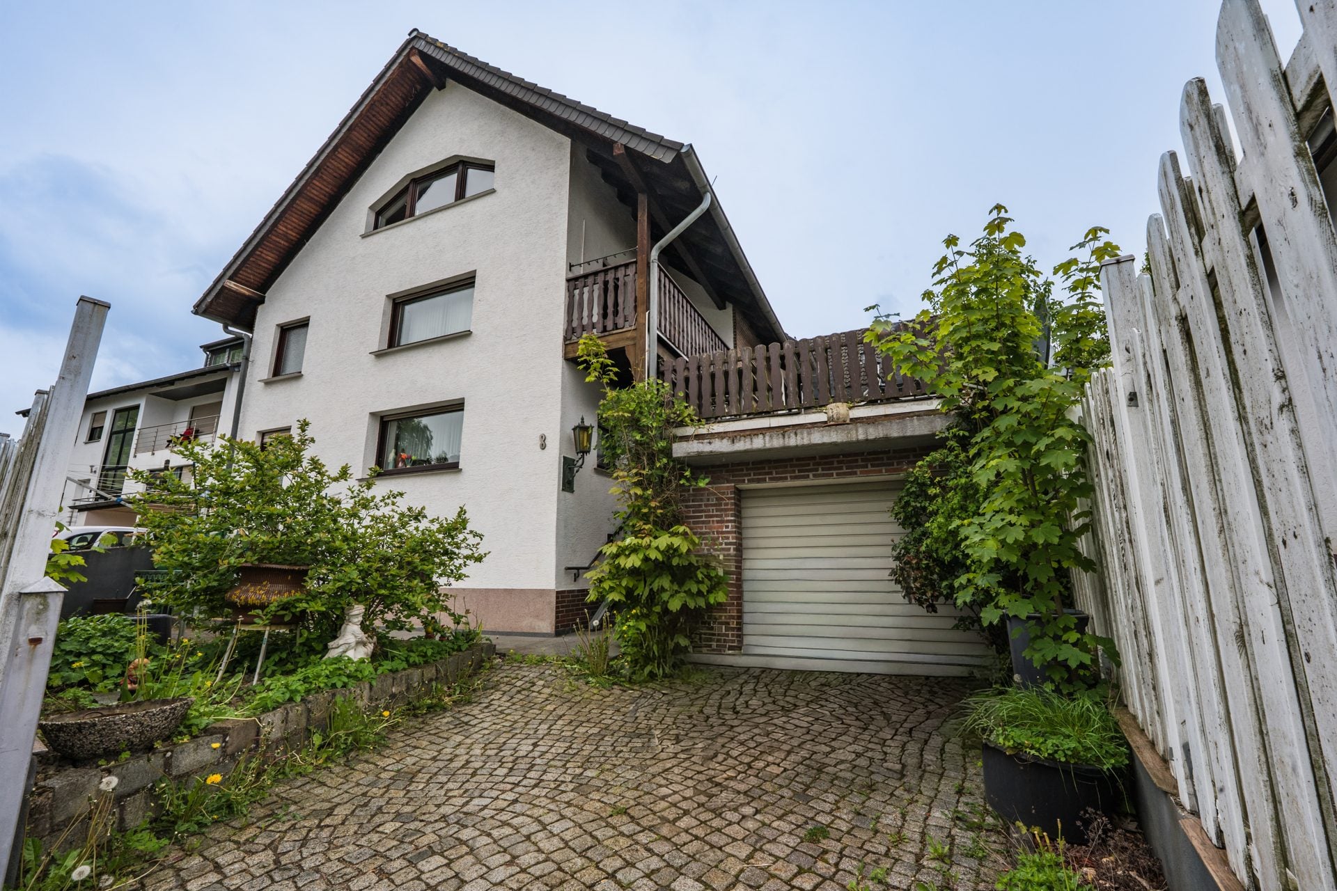 Immobilienangebot - Kall - Alle - Familienfreundliches Einfamilienhaus mit Dachterrasse, Balkon & Garage