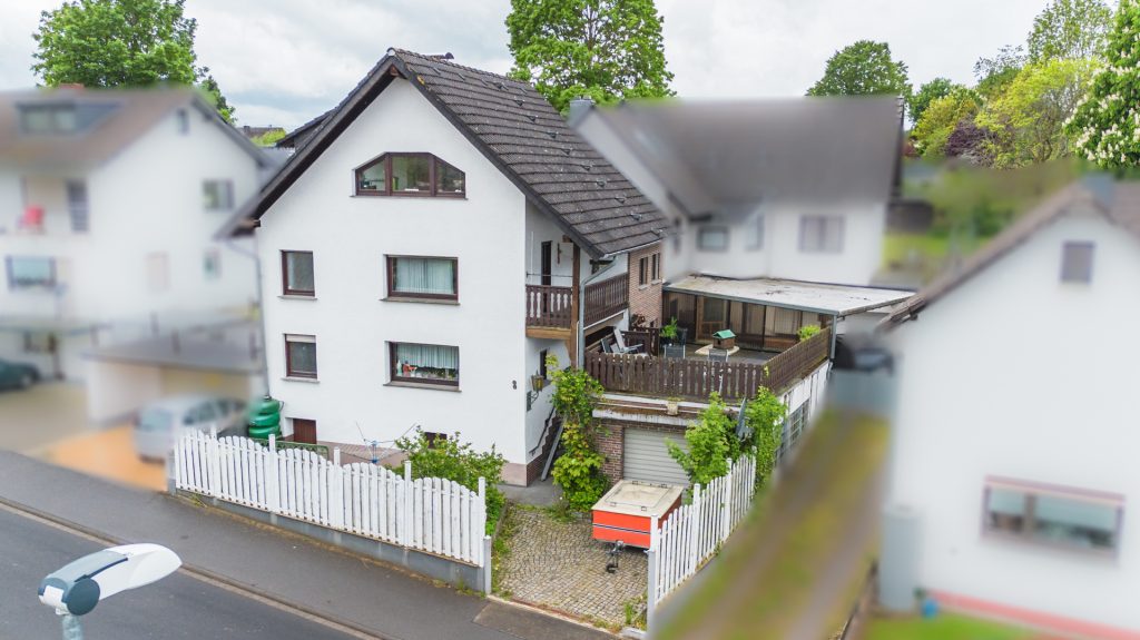 Immobilienangebot - Kall - Alle - Familienfreundliches Einfamilienhaus mit Dachterrasse, Balkon & Garage
