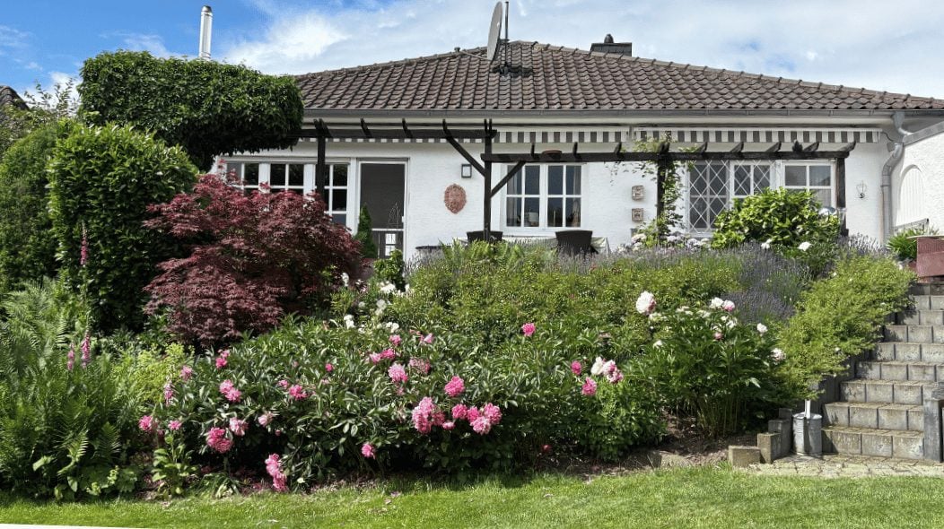 Immobilienangebot - Wachtberg - Alle - Exklusiver Bungalow  -   Großzügiger Wohnbereich  -  Traumgarten