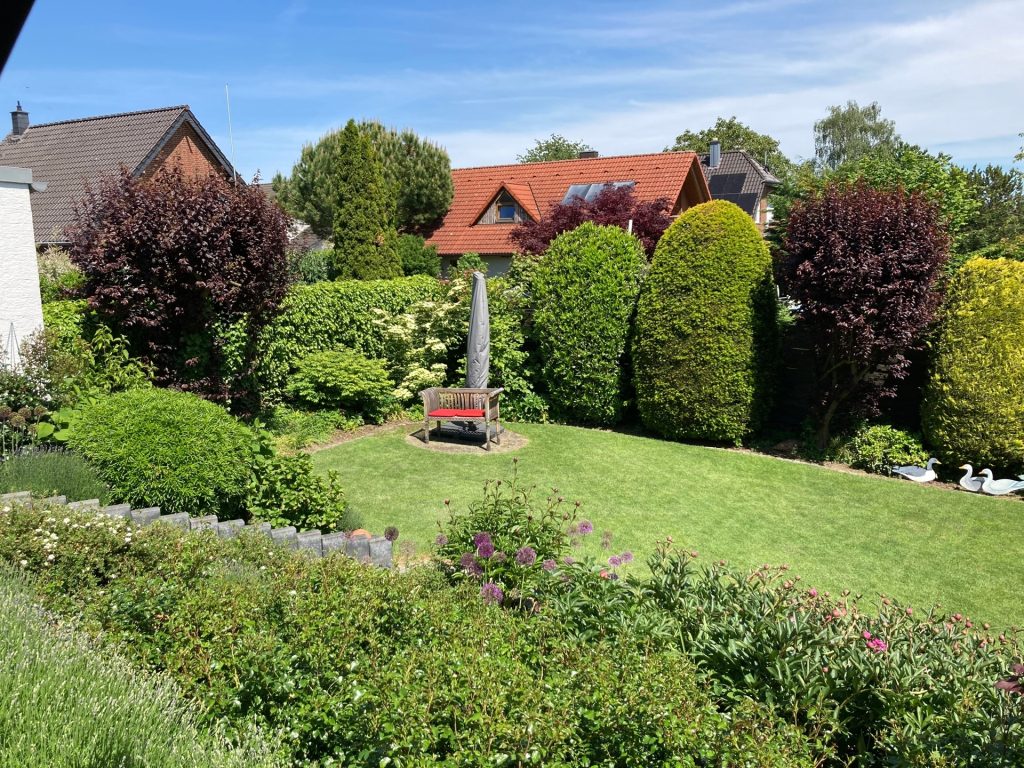 Immobilienangebot - Wachtberg - Alle - Exklusiver Bungalow  -   Großzügiger Wohnbereich  -  Traumgarten