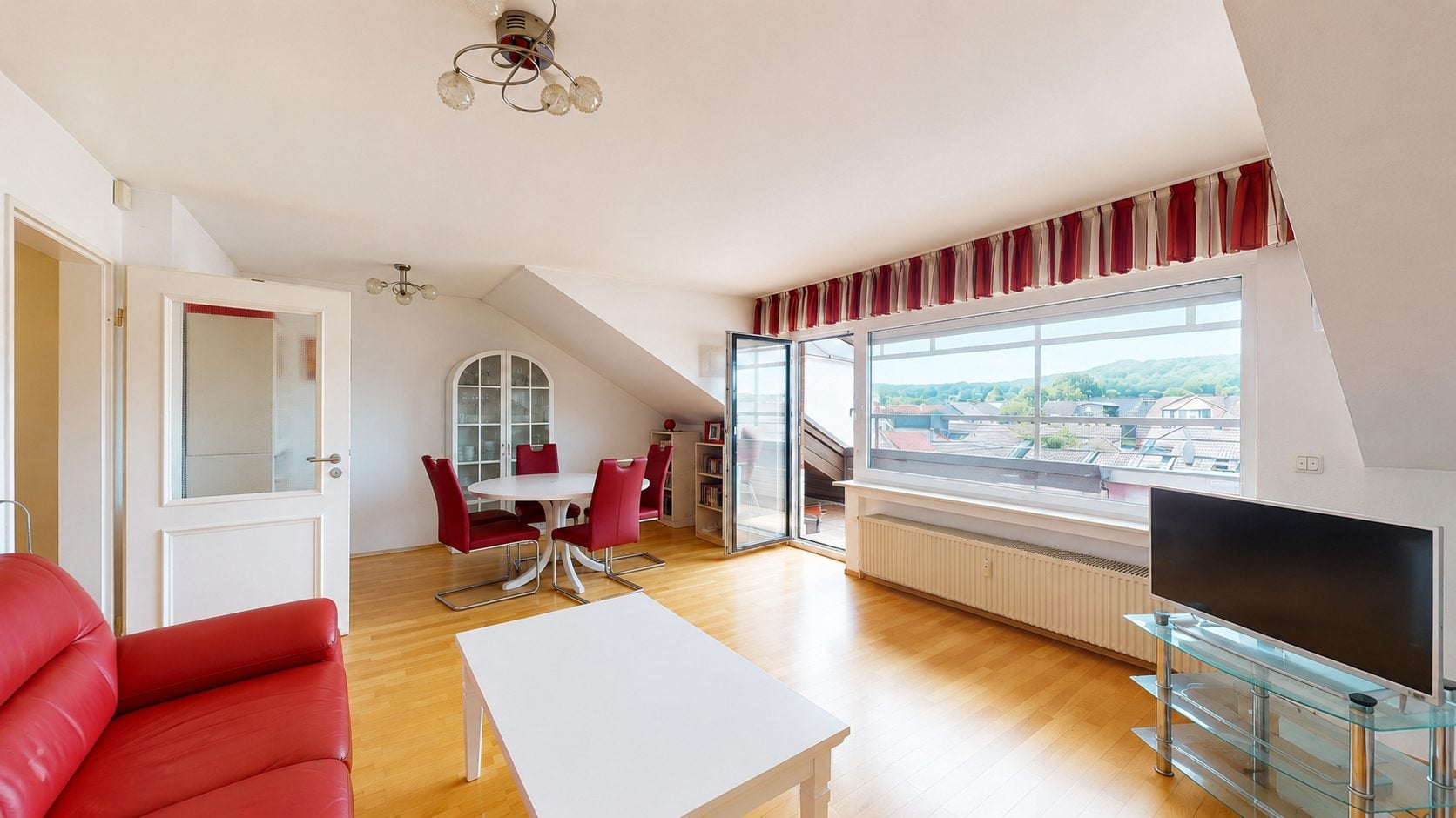 Immobilienangebot - Bergheim - Alle - Kapitalanlage mit Weitblick  -  Zweiraumwohnung mit Balkon