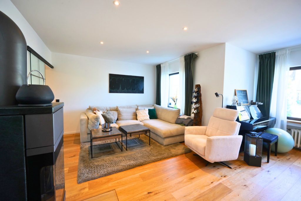 Immobilienangebot - Köln - Alle - Teilsanierte Doppelhaushälfte  -  Modernes Wohnkonzept  -  Kamin