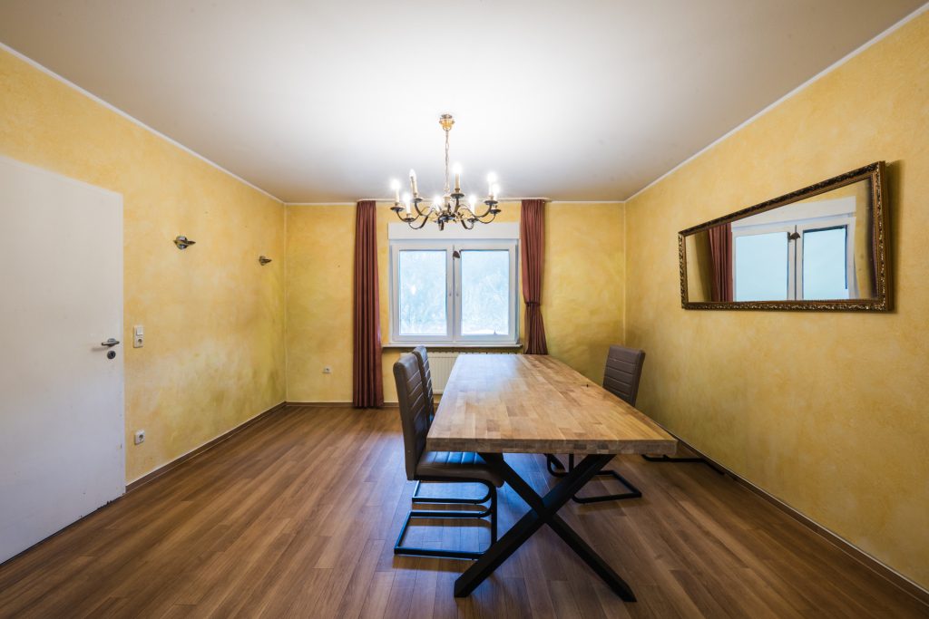 Immobilienangebot - Titz - Alle - Familienfreundliche Doppelhaushälfte mit zwei Garagen & gepflegtem Garten