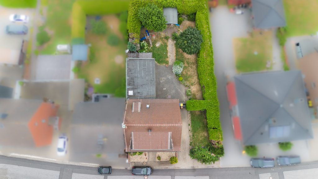 Immobilienangebot - Titz - Alle - Familienfreundliche Doppelhaushälfte mit zwei Garagen & gepflegtem Garten