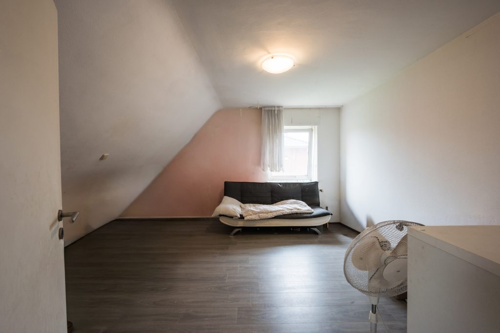 Immobilienangebot - Titz - Alle - Familienfreundliche Doppelhaushälfte mit zwei Garagen & gepflegtem Garten