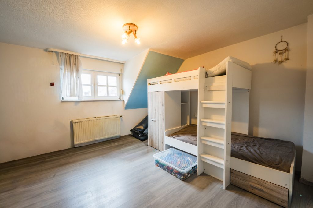 Immobilienangebot - Titz - Alle - Familienfreundliche Doppelhaushälfte mit zwei Garagen & gepflegtem Garten