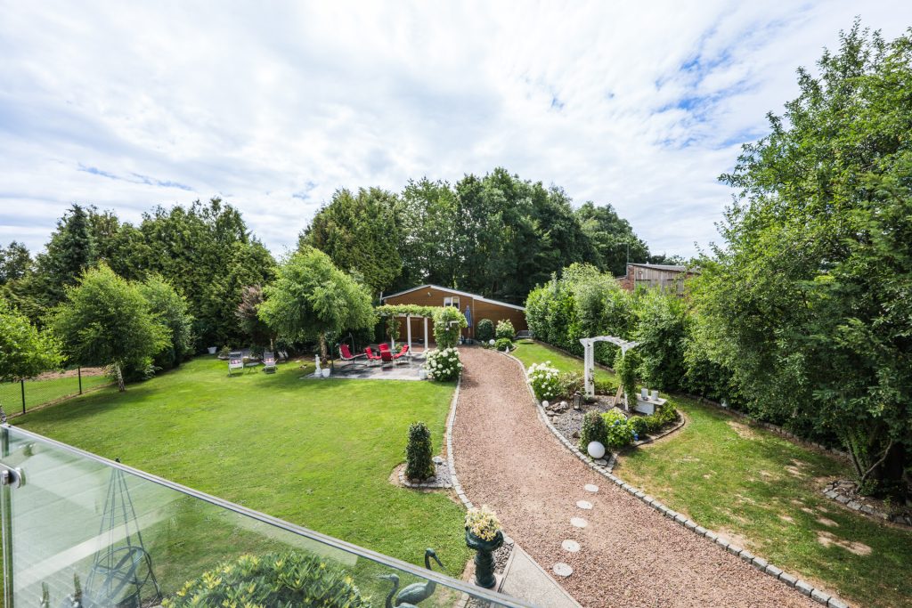 Immobilienangebot - Baelen - Alle - Exklusives Wohnen nahe Aachen – mit Gästehaus & parkähnlichem Grundstück