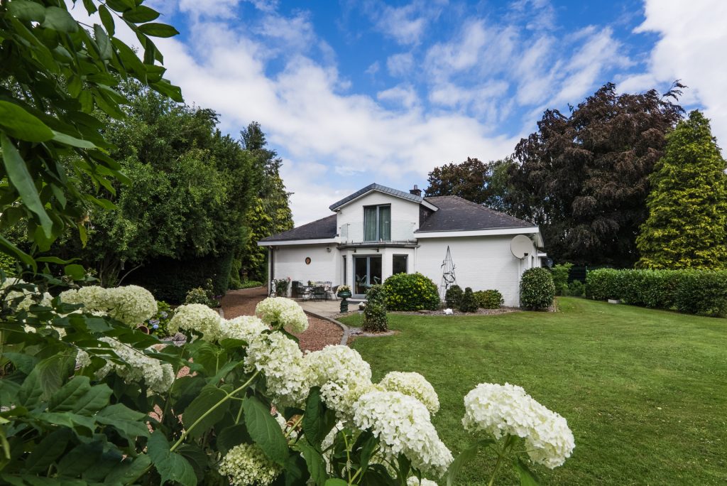 Immobilienangebot - Aachen-Lichtenbusch - Alle - Exklusives Wohnen im Dreiländereck – mit Gästehaus & parkähnlichem Grundstück