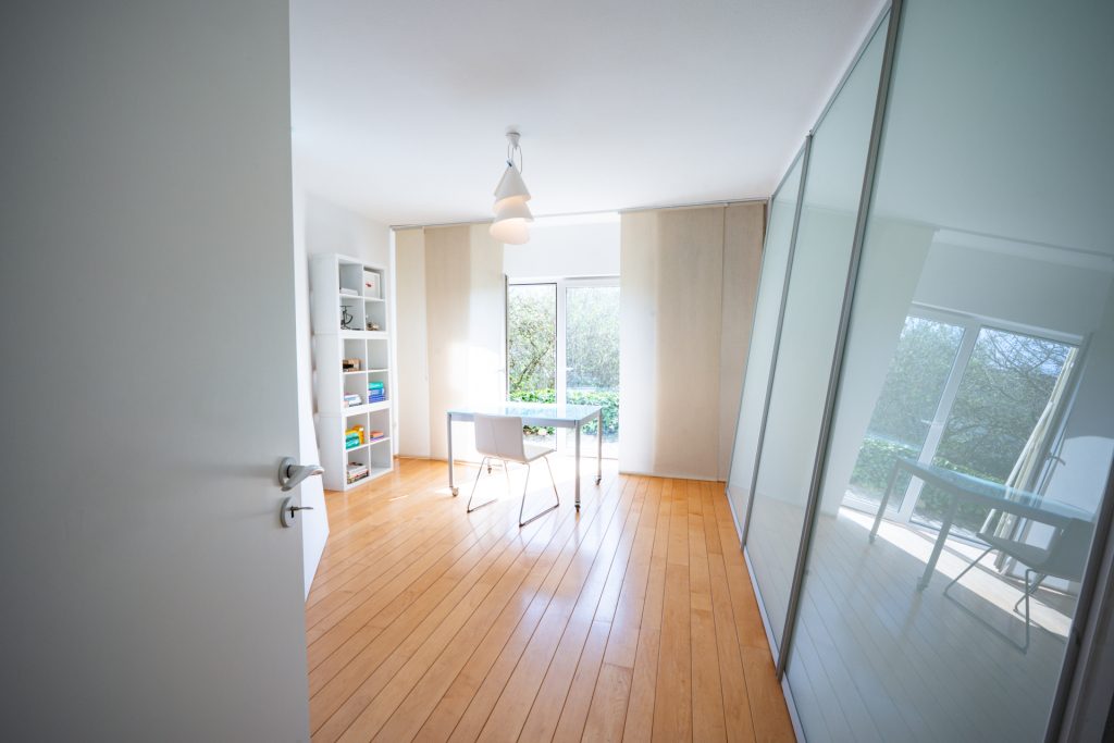 Immobilienangebot - Dahlem - Alle - Zwei Häuser auf einem Grundstück  -  Flexible Nutzung  -  Großzügige Anlage