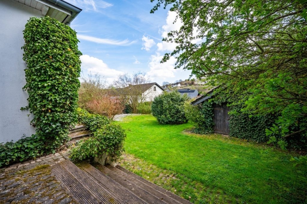 Immobilienangebot - Dahlem - Alle - Zwei Häuser auf einem Grundstück  -  Flexible Nutzung  -  Großzügige Anlage
