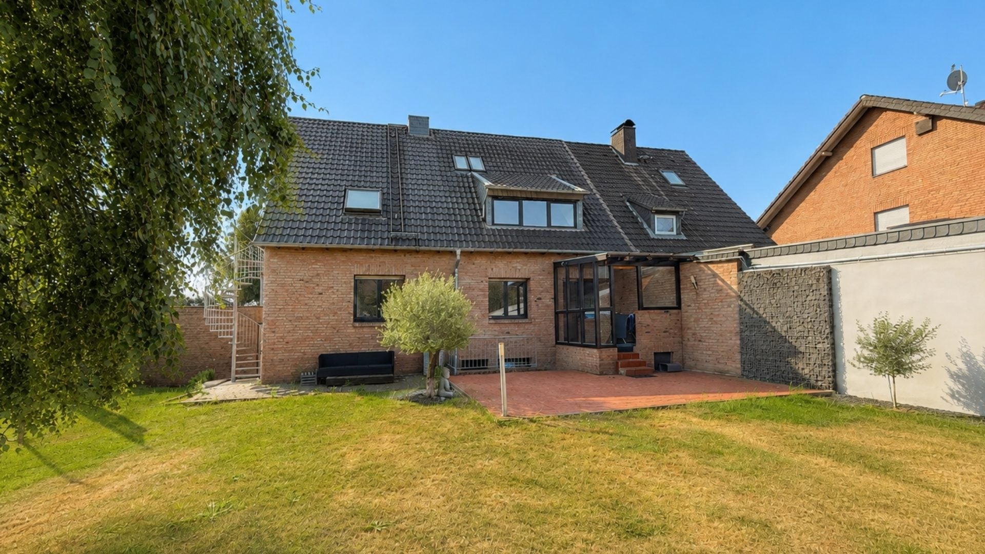 Immobilienangebot - Bergheim-Glessen - Alle - Umfangreich saniert  -  Sieben Zimmer  -  Doppelgarage