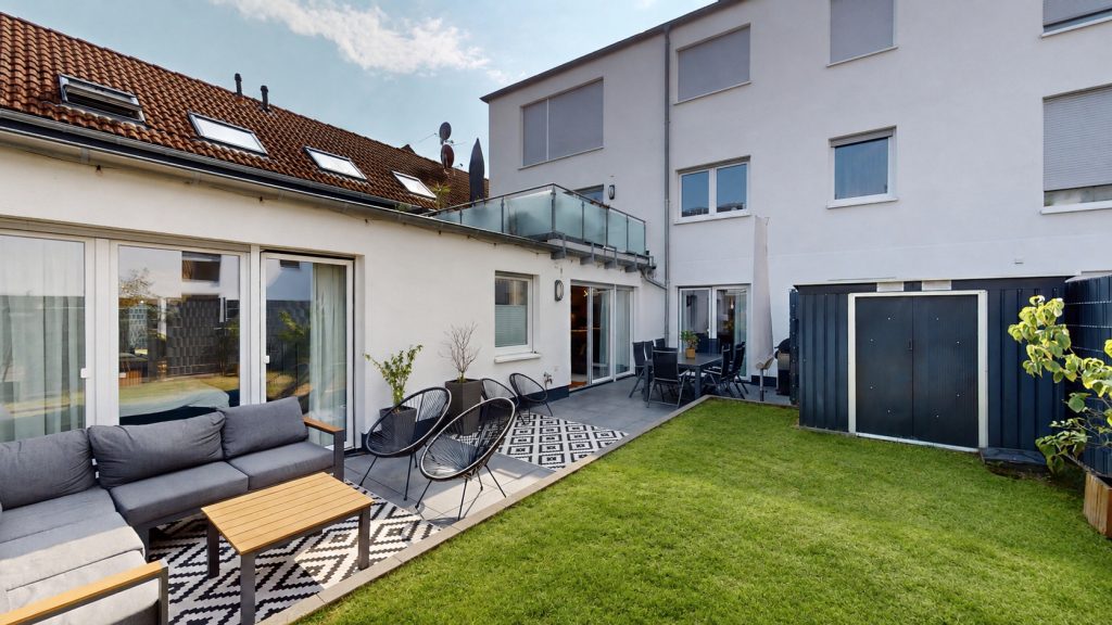 Immobilienangebot - Frechen / Hücheln - Alle - Modern & stilvoll  -  4-Zimmer-Wohnung mit Hauscharakter  -  Garten & Terrasse