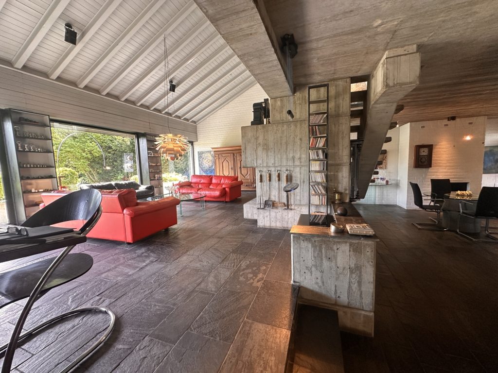 Immobilienangebot - Pulheim / Dansweiler - Alle - Zeitlose Baukunst mit Wellnessoase  -  Großzügiger Südgarten  -  Privatsphäre
