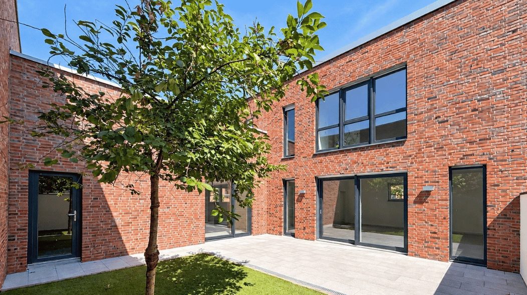 Immobilienangebot - Köln - Alle - Stilvolles Familienhaus mit L-förmiger Architektur - Wohnen mit Privatsphäre
