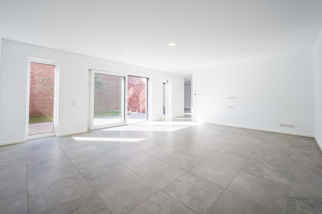 Immobilienangebot - Köln - Alle - Stilvolles Familienhaus mit L-förmiger Architektur  -  Wohnen mit Privatsphäre