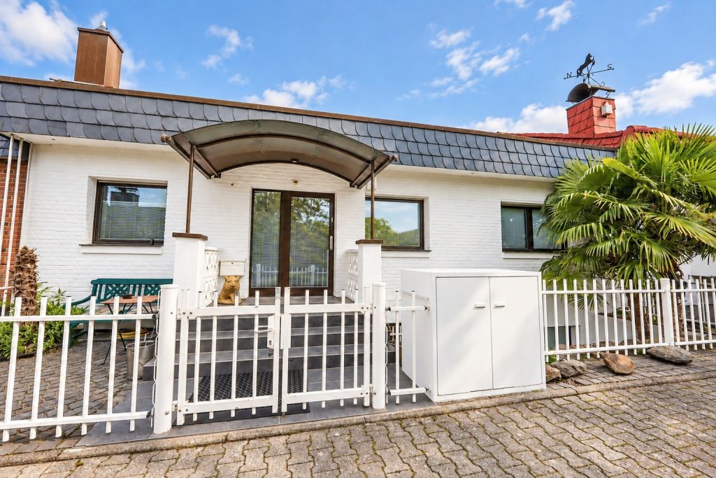 Immobilienangebot - Köln - Alle - Modernisiertes Reihenhaus  -  Köln-Pesch  -  Wohnen und Arbeiten
