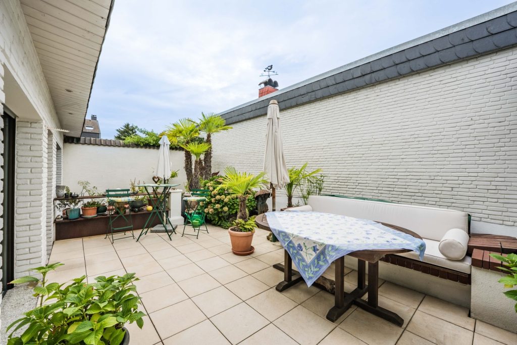 Immobilienangebot - Köln - Alle - Modernisiertes Reihenhaus  -  Köln-Pesch  -  Wohnen und Arbeiten