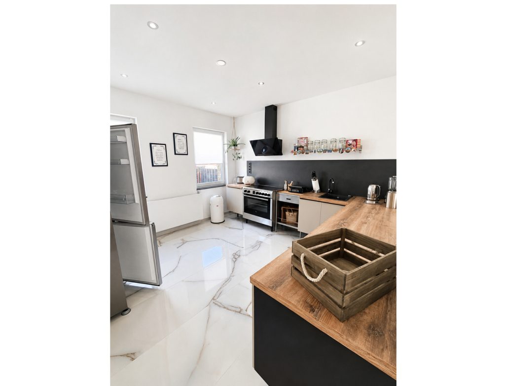 Immobilienangebot - Düsseldorf - Alle - Energetisch modernisiertes Dreifamilienhaus  -  Maximale Flexibilität