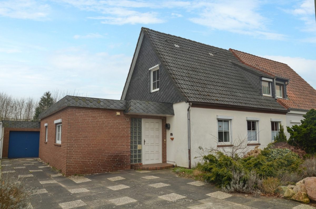 Immobilienangebot - Neumünster - Alle - Geräumige Doppelhaushälfte auf weitläufigem Grundstück in Tungendorf