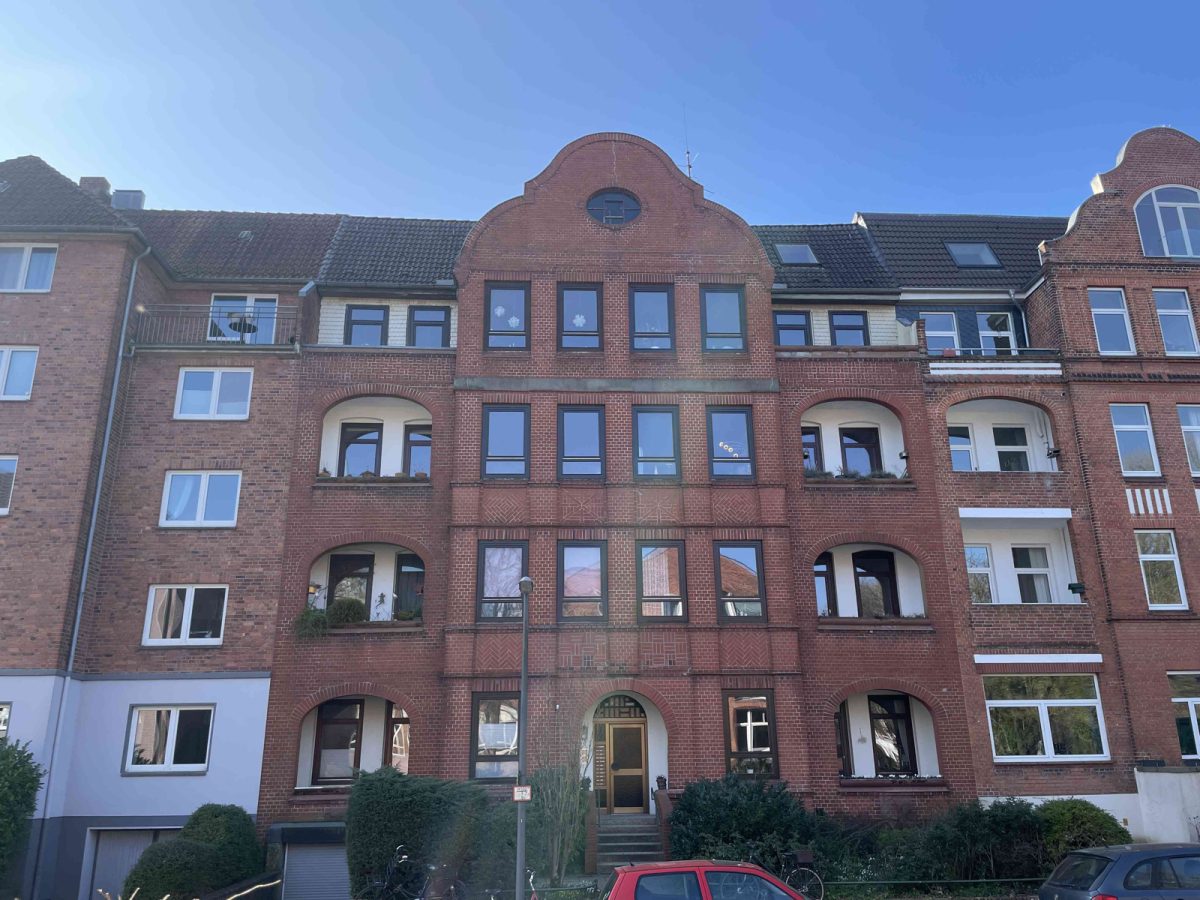 Immobilienangebot - Kiel / Schreventeich - Alle - Altbaucharme trifft modernes Wohnen – Traumhafte 3-Zimmer-Wohnung mit zwei Balkonen am Schrevenpark