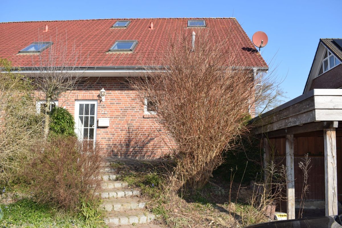 Immobilienangebot - Schönkirchen / Flüggendorf - Alle - Junge attraktive Doppelhaushälfte in direkter Feldrandlage
