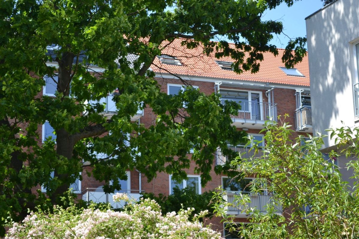 Immobilienangebot - Kiel - Alle - Neuausbau 1991 - helle 2-Zi.-DG-ETW (zzt. vermietet) mit optionalem PKW-Stellplatz in Uninähe