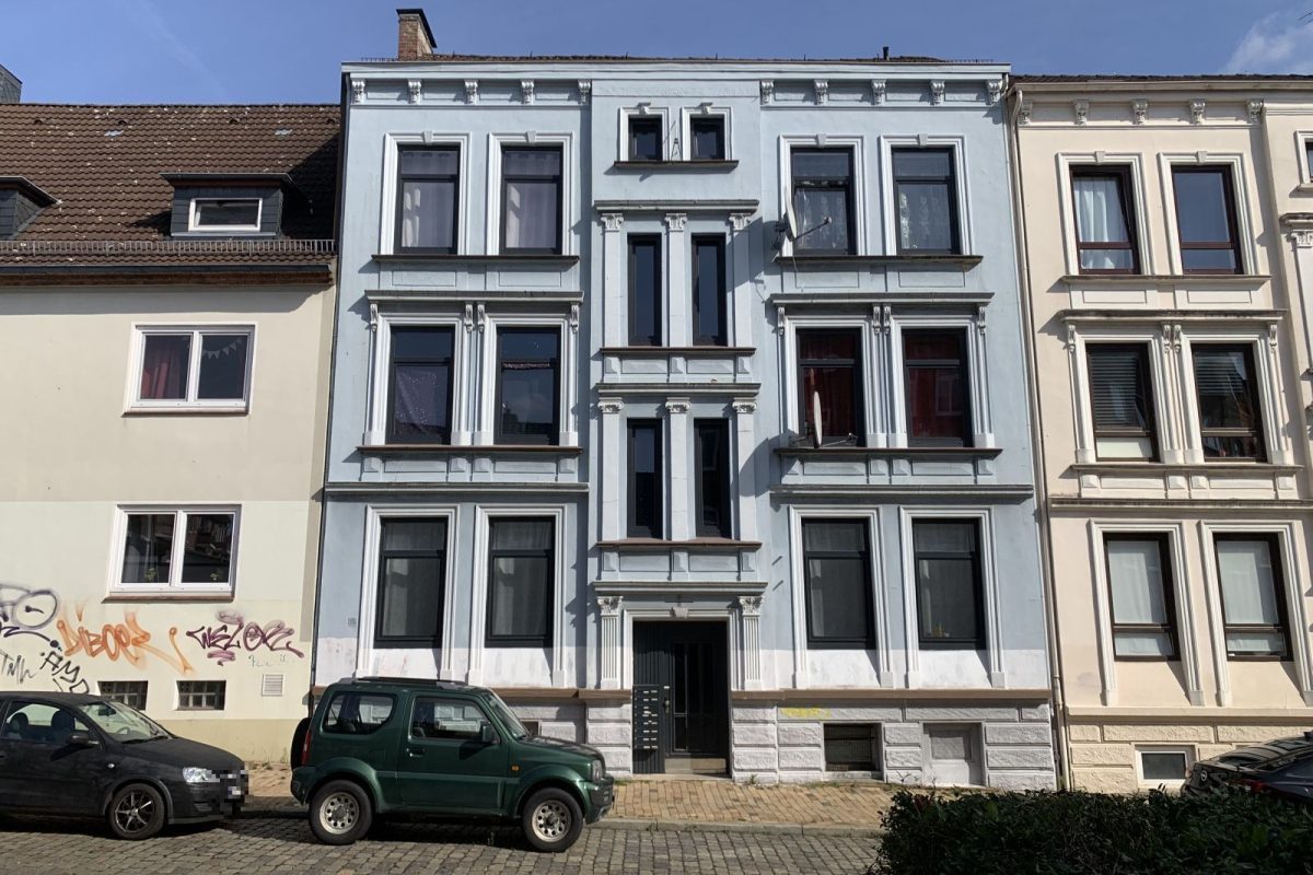 Immobilienangebot - Kiel - Alle - Mehrfamilienhaus mit 7 Wohneinheiten und kl. Gewerbefläche in Kiel-Hassee