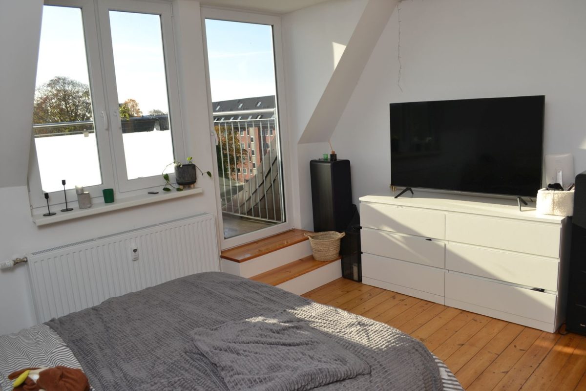 Immobilienangebot - Kiel - Alle - Gemütlich und sonnig unter'm Dach - schöne 3-Zimmer-ETW mit neuer Dachloggia Nh. Blücherplatz