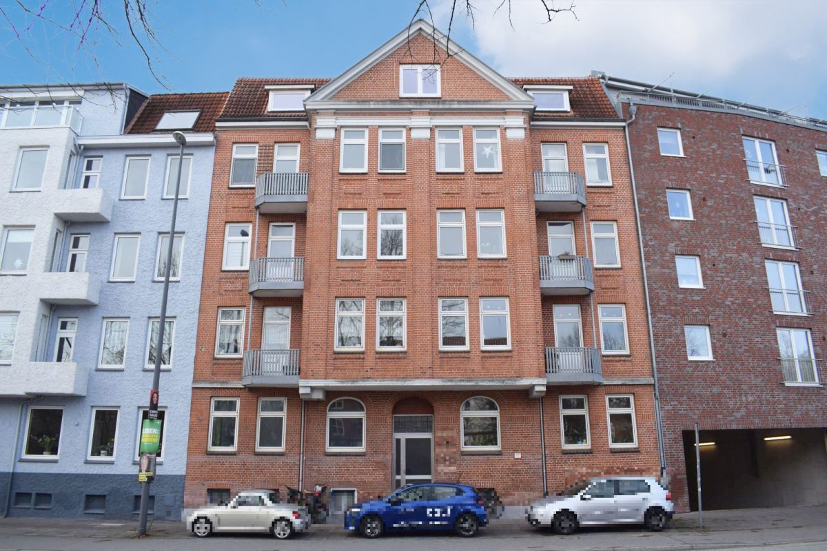 Immobilienangebot - Kiel / Wik - Alle - Großzügige 4-Zimmer-Dachgeschoss-Wohnung in Kiel-Wik mit viel Potenzial