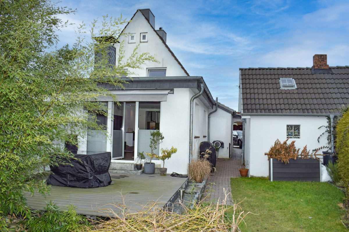 Immobilienangebot - Kiel - Alle - Moderne Doppelhaushälfte auf 600 m² Eigenland-Grundstück in zentraler Lage von Hasseldieksdamm