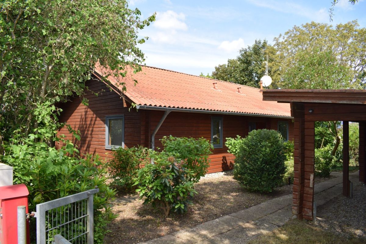 Immobilienangebot - Fargau-Pratjau - Alle - Dänischer Holzhausbungalow mit Urlaubsfeeling in ruhiger Stichstraße