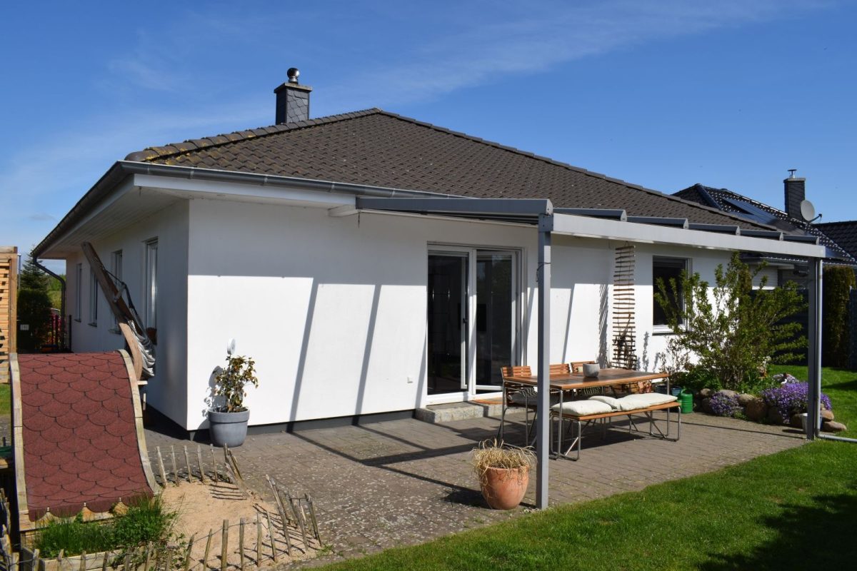 Immobilienangebot - Kiel / Neumeimersdorf - Alle - - Für Jung und Alt -
Moderner Walmdachbungalow im exzellenten Zustand