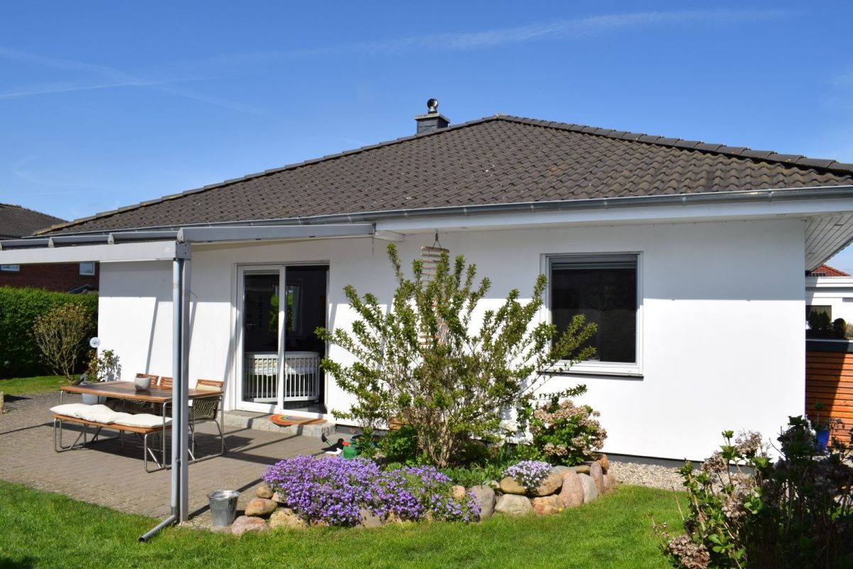 Immobilienangebot - Kiel / Neumeimersdorf - Alle - - Für Jung und Alt -
Moderner Walmdachbungalow im exzellenten Zustand