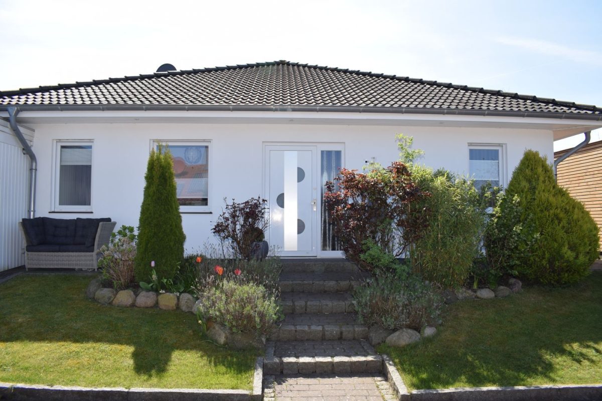 Immobilienangebot - Kiel / Neumeimersdorf - Alle - - Für Jung und Alt -
Moderner Walmdachbungalow im exzellenten Zustand