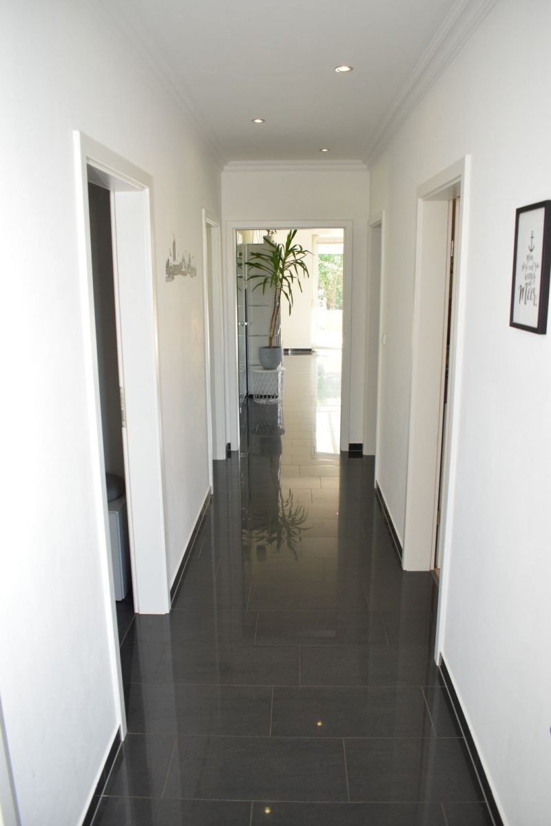 Immobilienangebot - Kiel / Neumeimersdorf - Alle - - Für Jung und Alt -
Moderner Walmdachbungalow im exzellenten Zustand