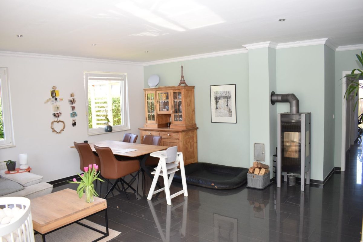 Immobilienangebot - Kiel / Neumeimersdorf - Alle - - Für Jung und Alt -
Moderner Walmdachbungalow im exzellenten Zustand