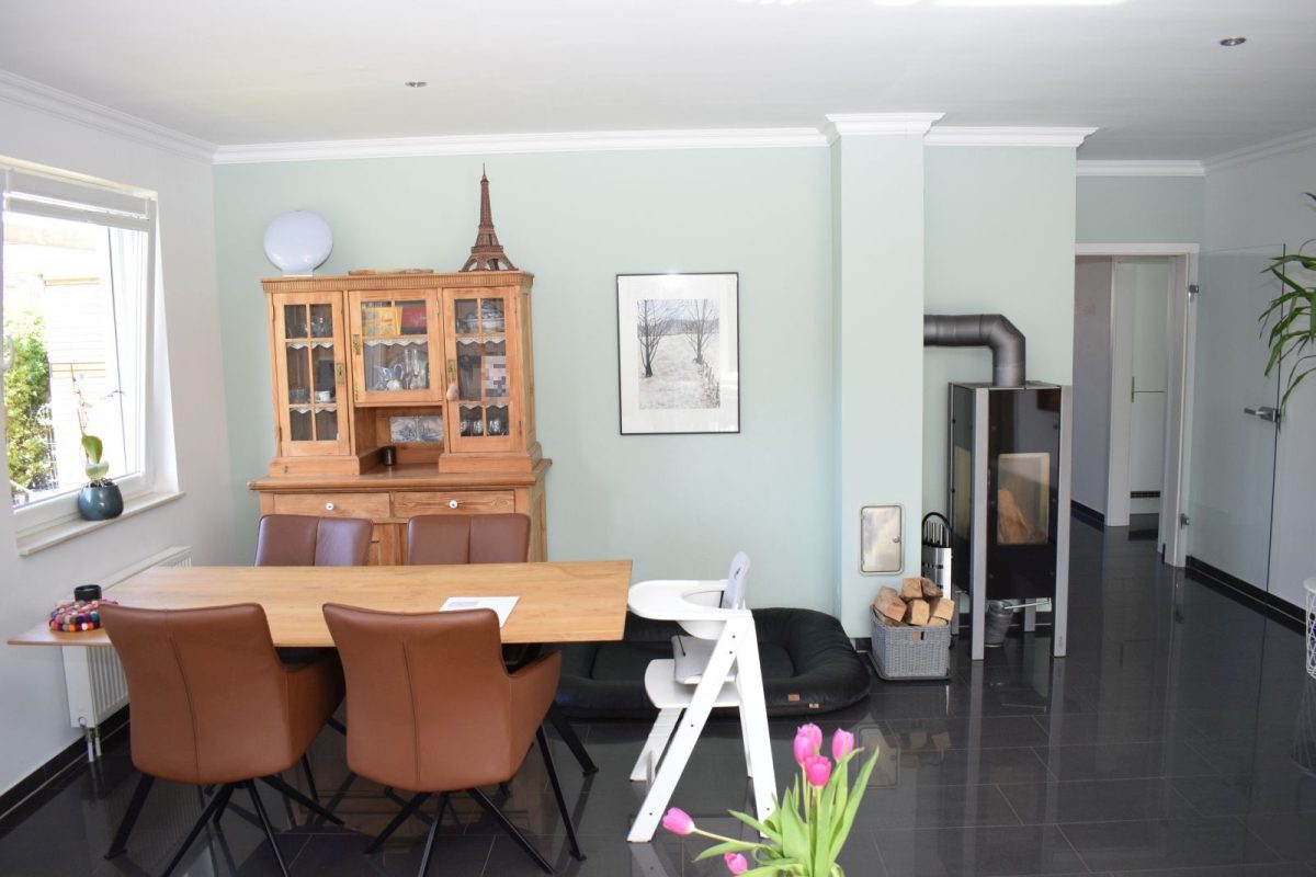 Immobilienangebot - Kiel / Neumeimersdorf - Alle - - Für Jung und Alt -
Moderner Walmdachbungalow im exzellenten Zustand